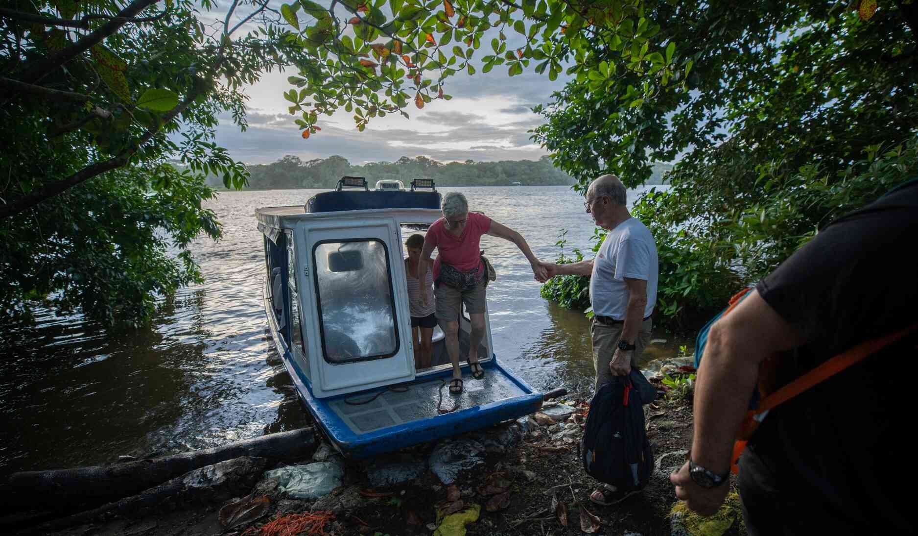 tortuguero-boat