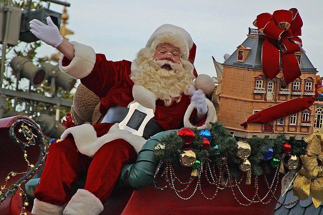 der Weihnachtsmann im Schlitten