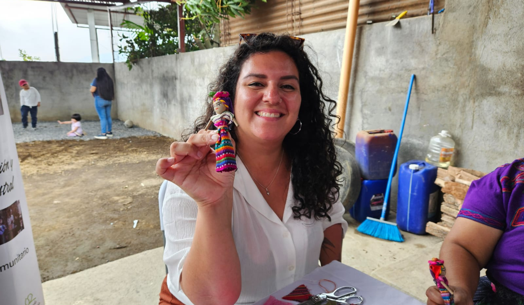 PUR 05.25 Hidden Gems TS – Tessa with muñeca quitapena